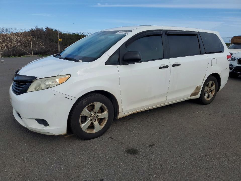 2013 Toyota Sienna l 7-passenger