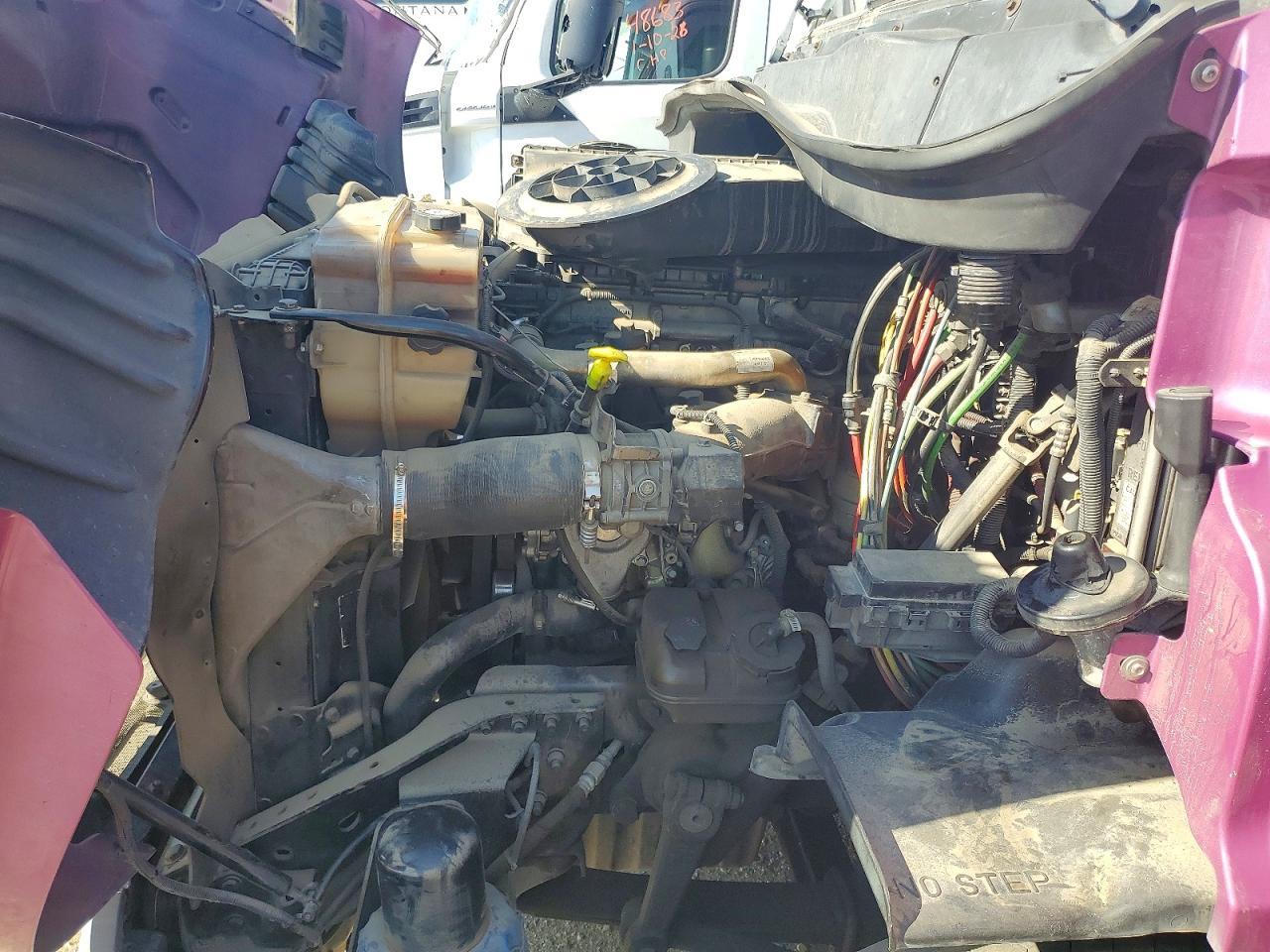 2012 Freigliner 2012 Freightliner Cascadia 113 Semi Truck