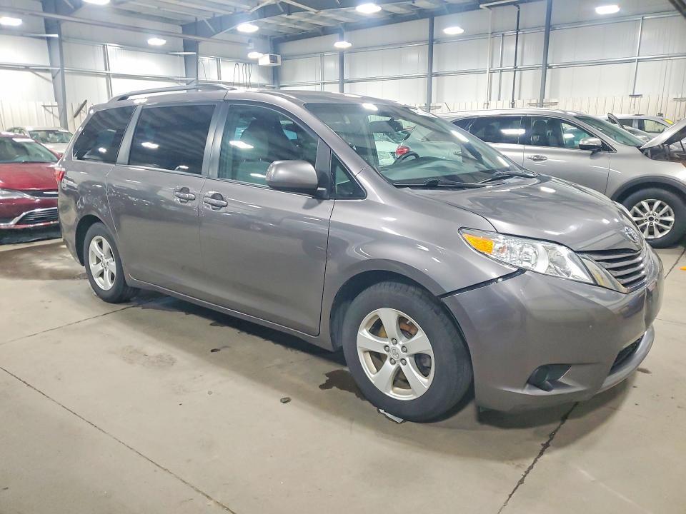 2017 Toyota Sienna le 8-passenger