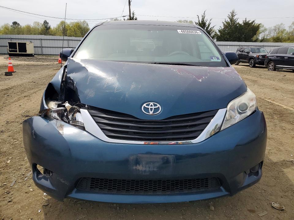 2012 Toyota Sienna le 8-passenger