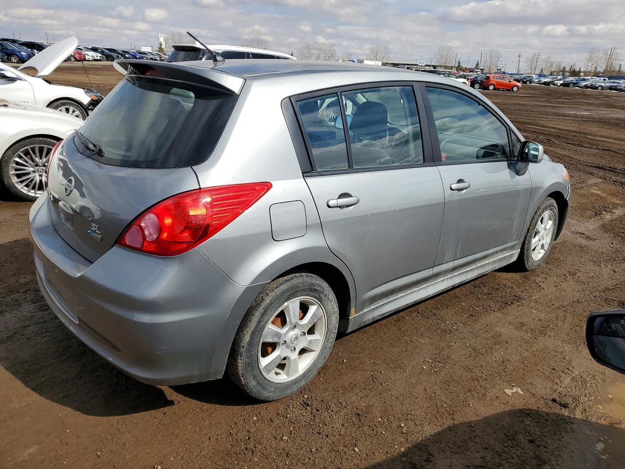 2012 Niss Versa 1.8 s