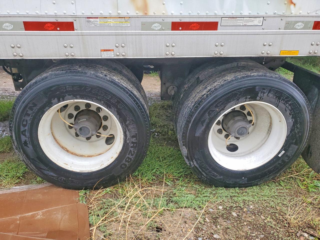 2016 Utility VS2DX DRY Van Trailer