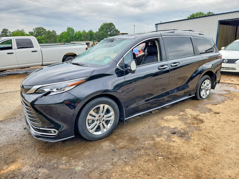 2023 Toyota Sienna Platinum 7-passenger