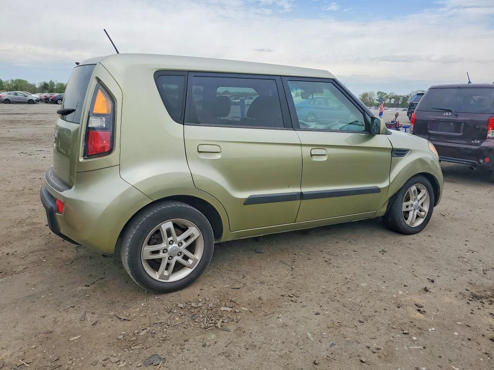 2010 KIA Soul +
