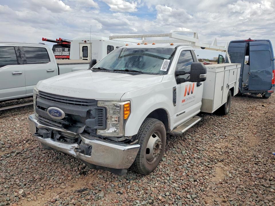 2017 Ford F350 Super Duty Utility / Service Truck