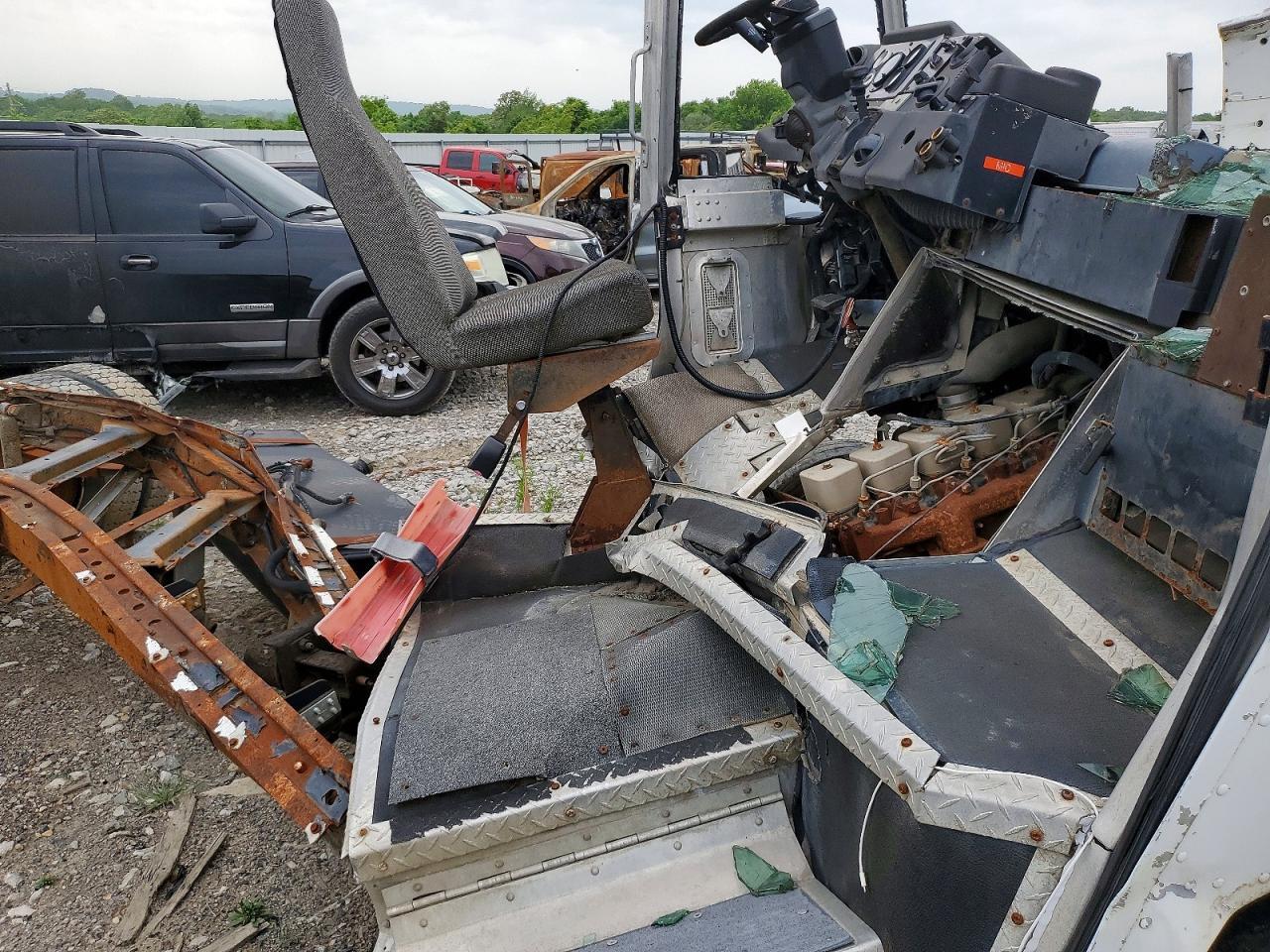 1999 Freigliner Chassis M Line