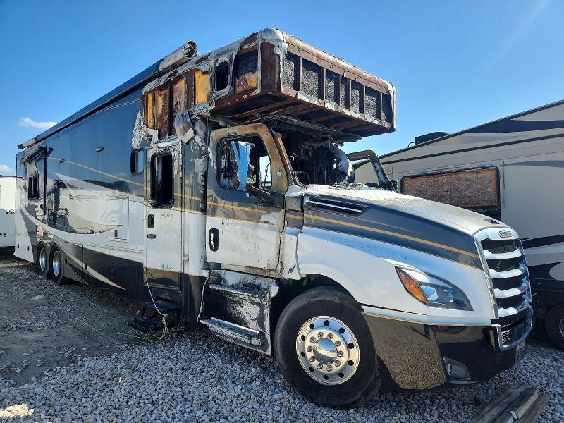 2023 Freigliner Cascadia 126