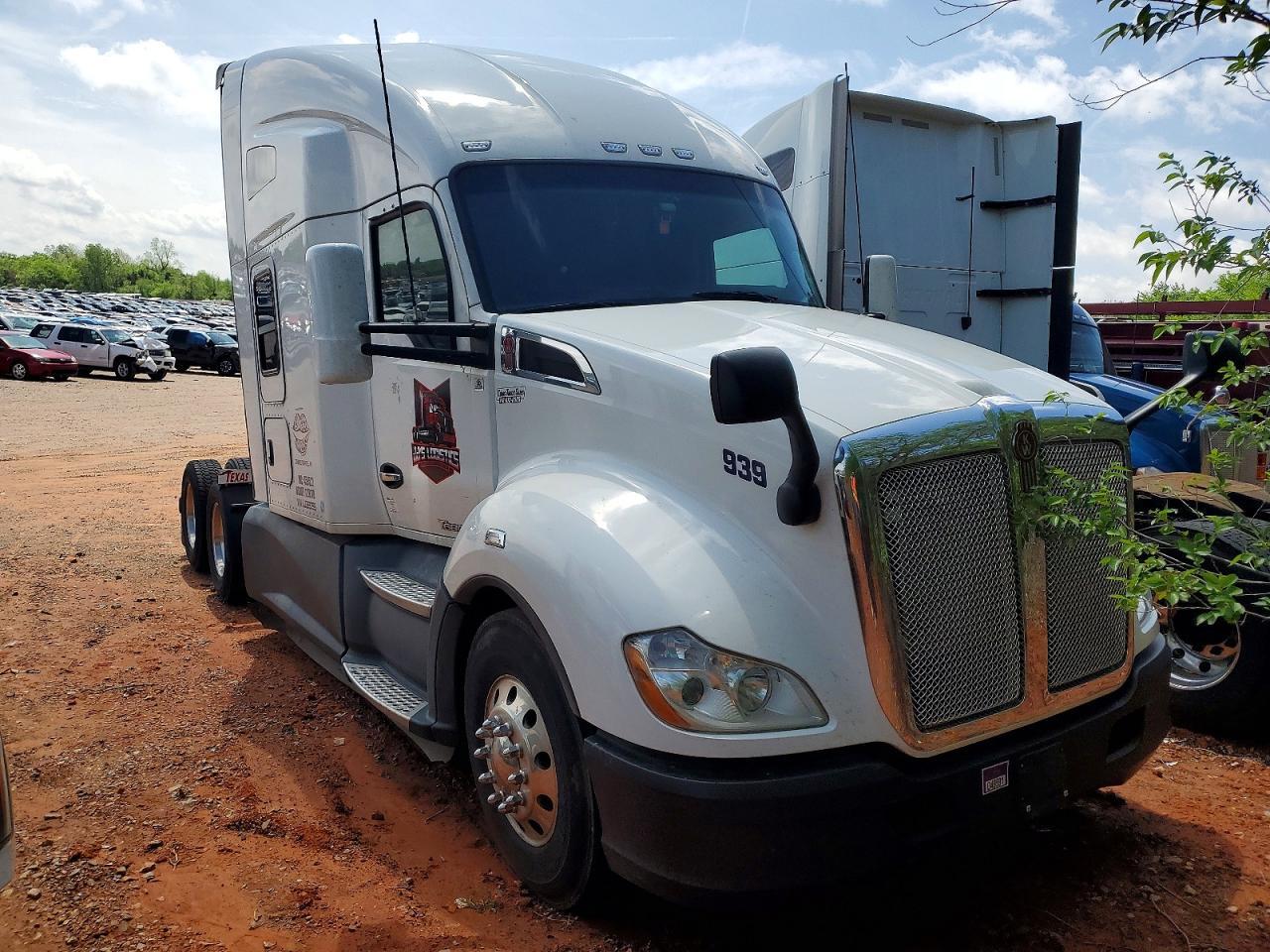 2020 Kenworth Construction T680