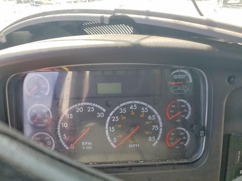 2015 Freightliner Business Class M2 BOX Truck