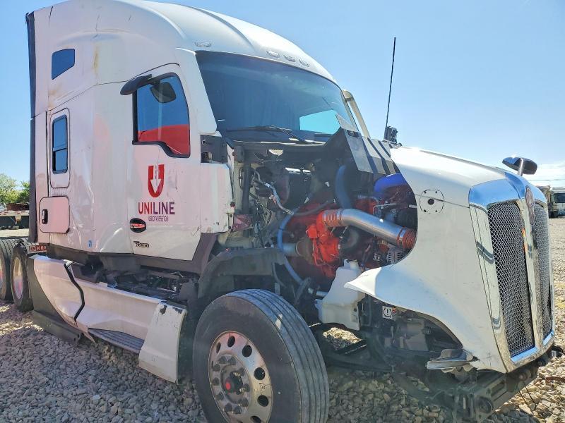 2025 Kenworth T680 Semi Truck