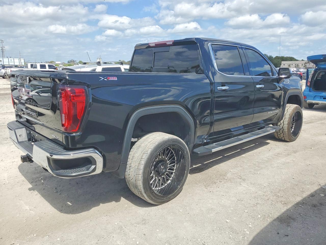 2022 GMC Sierra Limited K1500 SLT