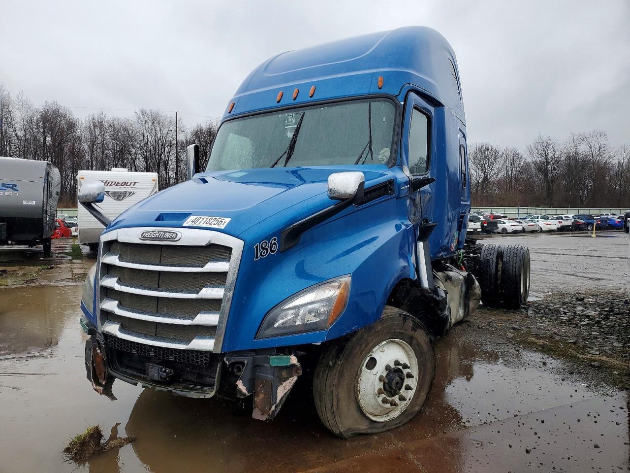 2018 Freigliner 2018 Freightliner Cascadia 126 Semi Truck