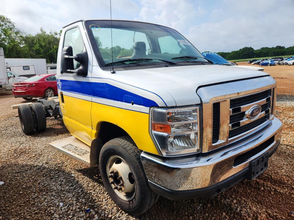 2018 Ford Econoline E450 Super Duty Cutaway Van