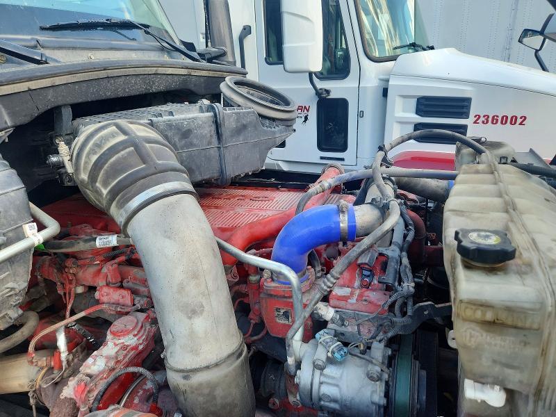 2014 Kenworth T680 Semi Truck