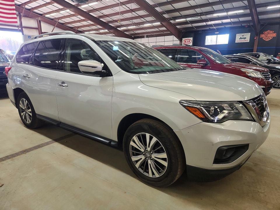 2018 Nissan Pathfinder sv