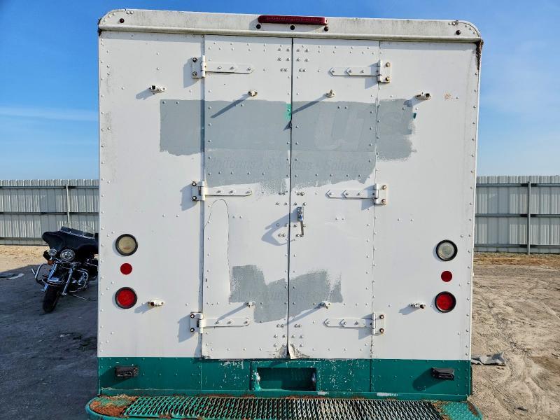 2009 Workhorse Custom Chassis W42 Delivery Truck