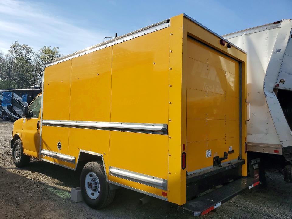 2022 GMC Savana Cutaway G3500 BOX Truck