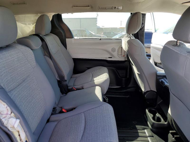 2026 Toyota Sienna le 8-passenger