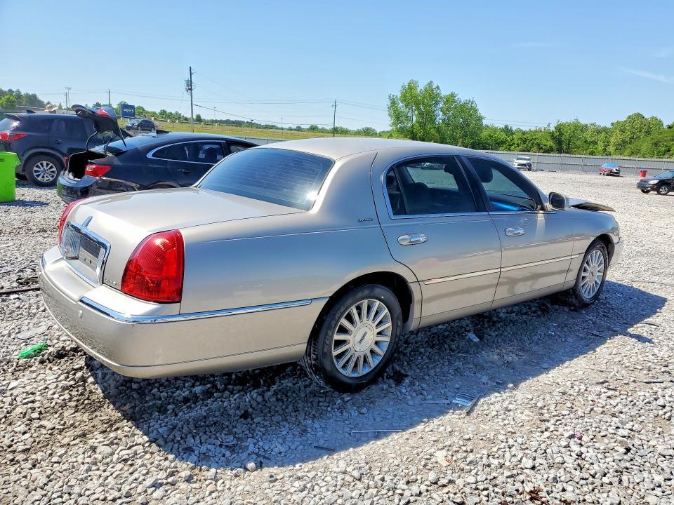 2003 Lincoln Town car Signature