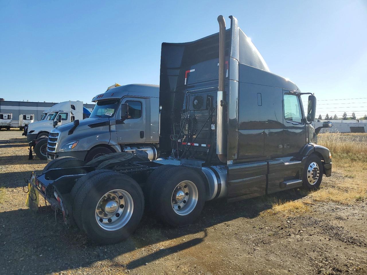 2017 Volvo VNM Semi Truck