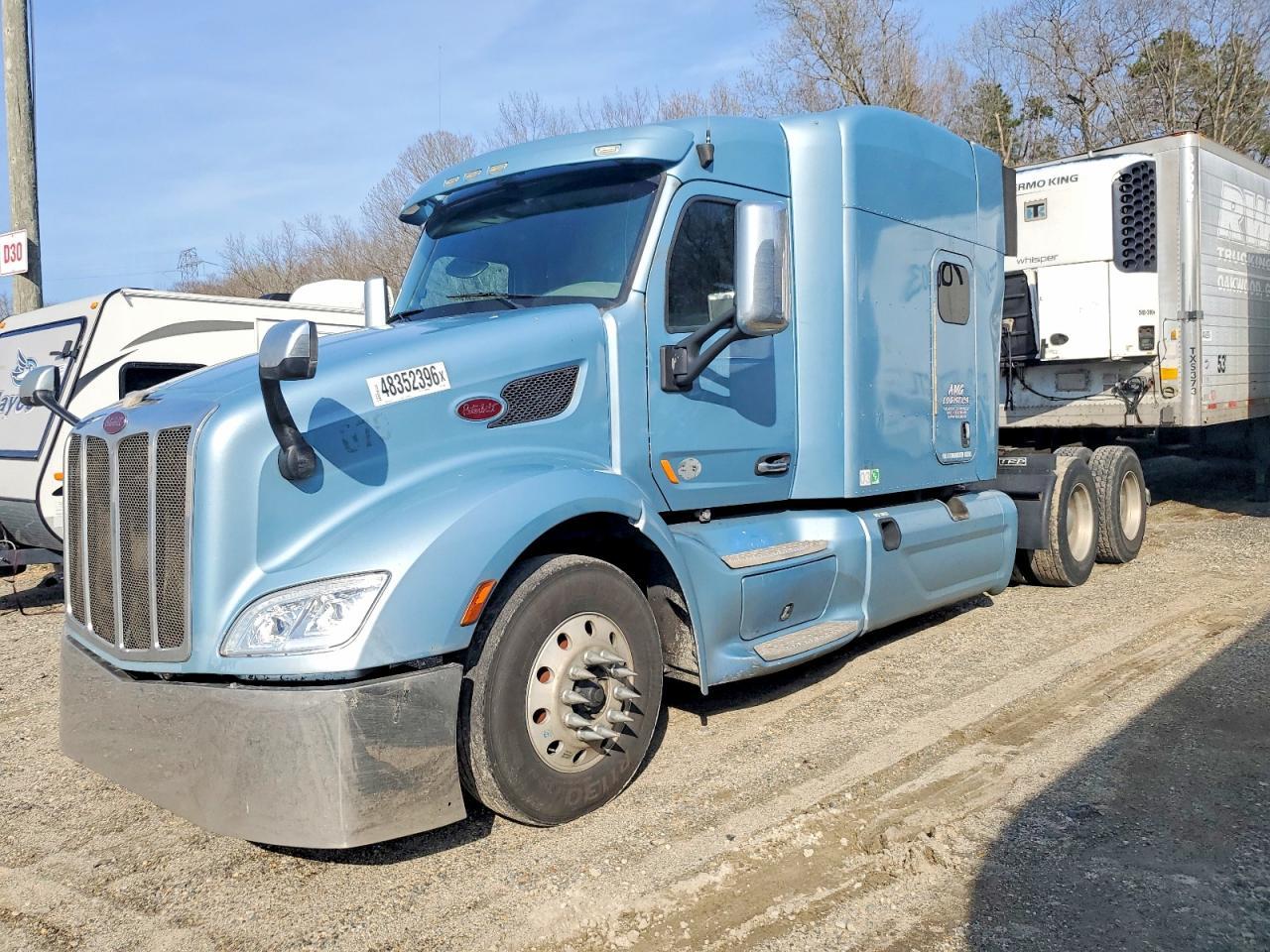 2016 Peterbilt 579 Semi Truck