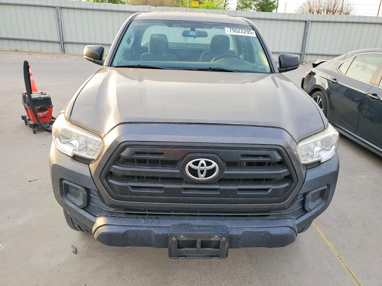 2016 Toyota Tacoma SR