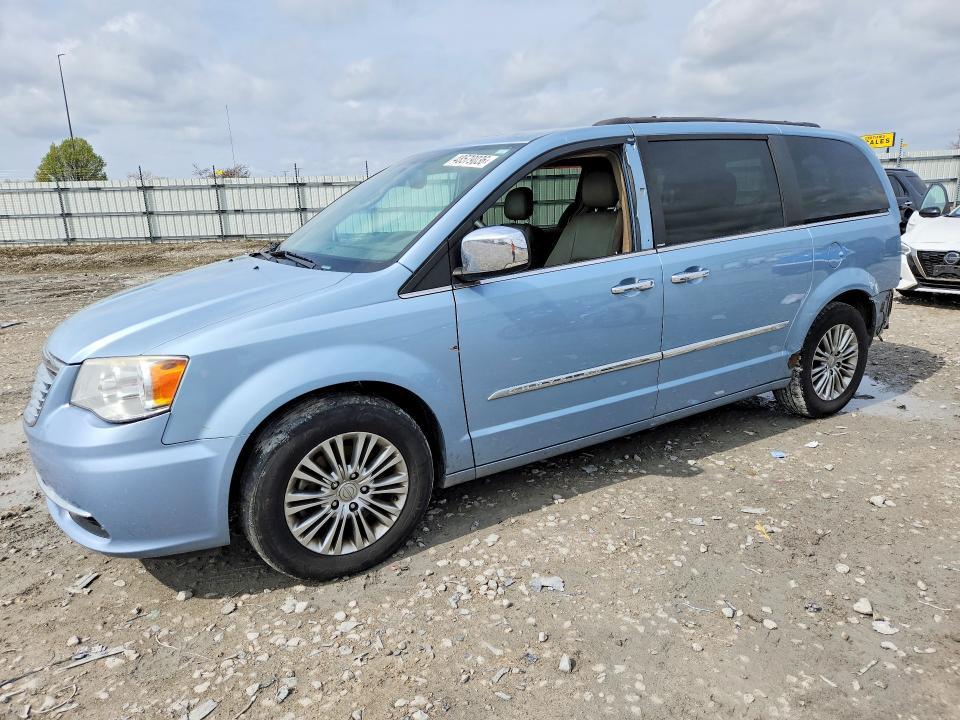2013 Chrysler Town & Country Touring l