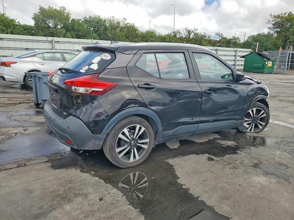 2020 Nissan Kicks sv