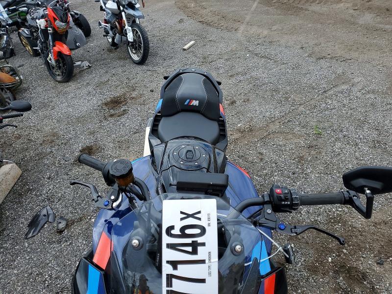 2025 BMW M1000XR