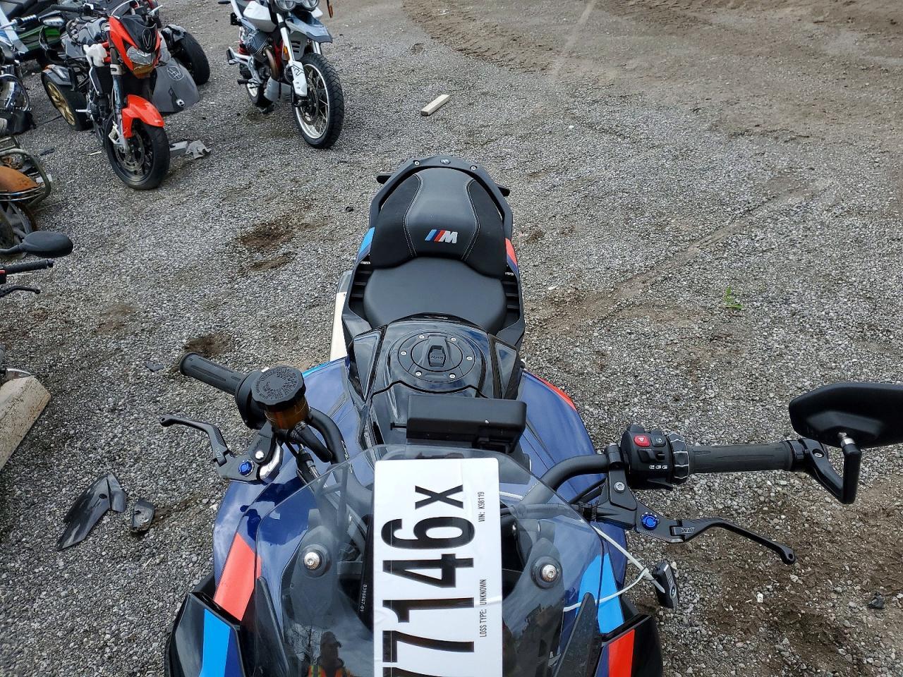 2025 BMW M1000XR