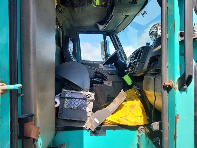 2003 International 7400 Refuse Truck