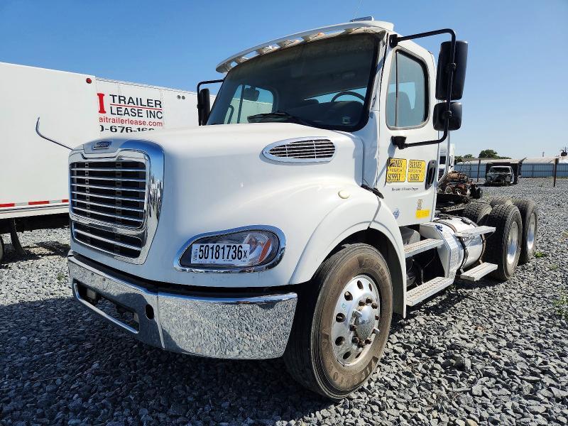 2015 Freightliner Business Class M2 Semi Truck