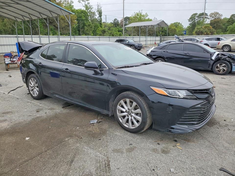 2020 Toyota Camry le