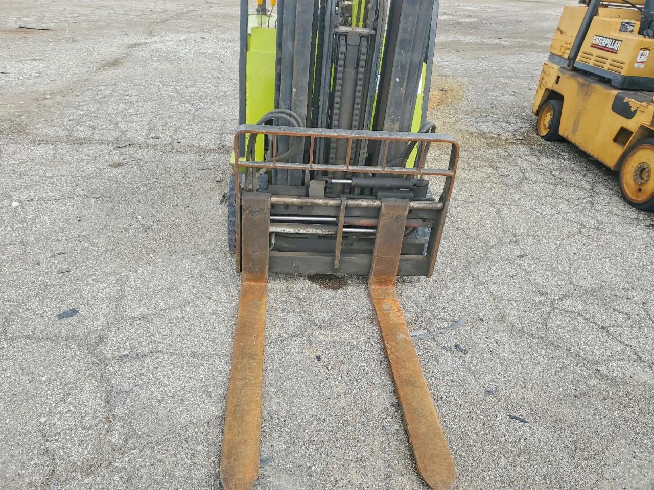 2000 Clark Forklift