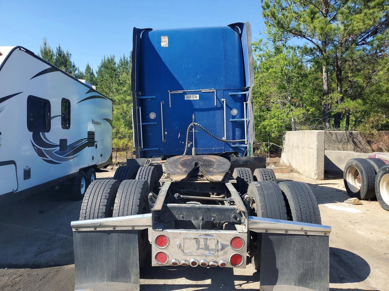 2006 Freightliner Conventional FLD132 XL Classic