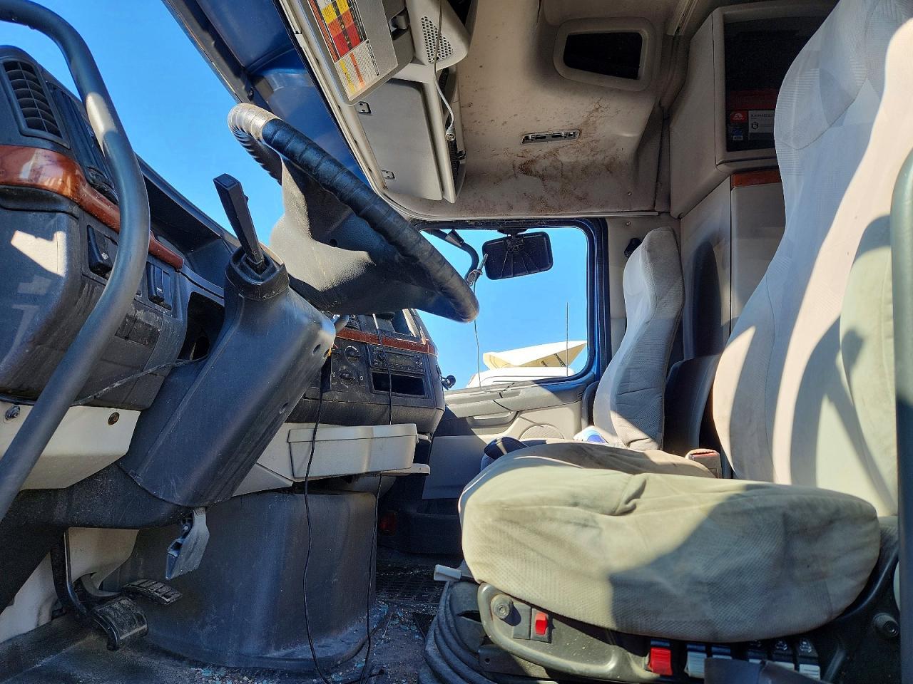 2012 Volv O VNL Semi Truck