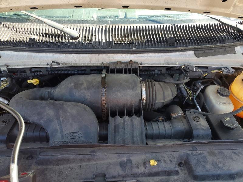 2010 Ford Econoline E350 Super Duty Cutaway Van