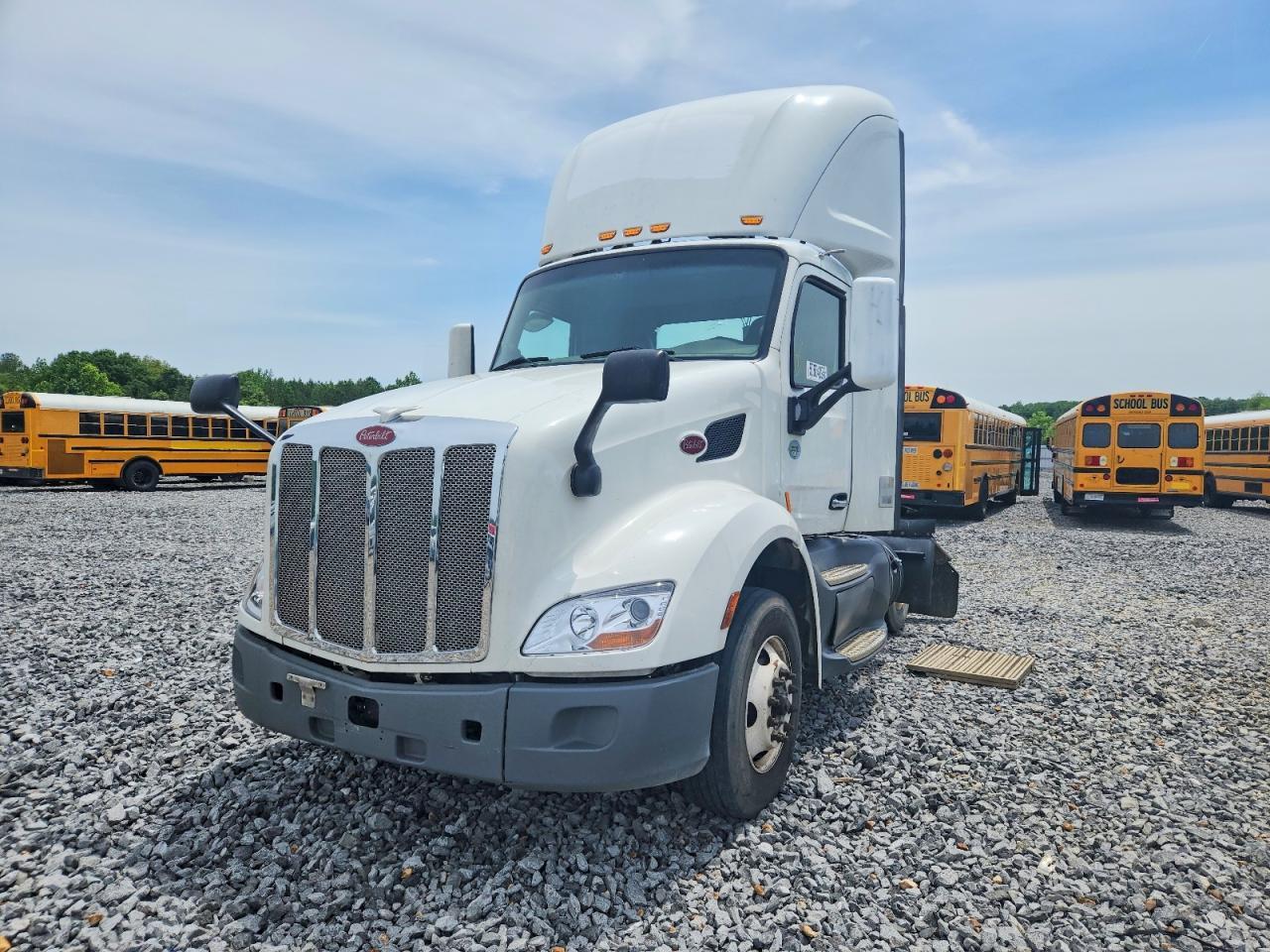 2018 Peterbilt 579 Semi Truck