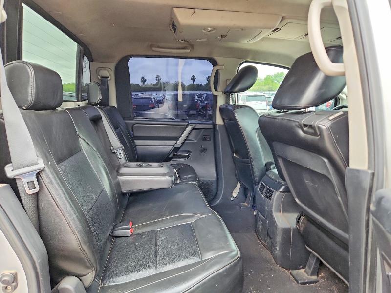 2010 Nissan Titan SE