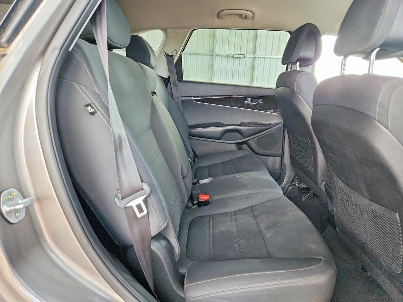 2016 KIA Sorento lx V6