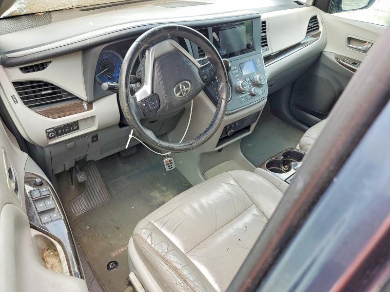 2015 Toyota Sienna xle 8-passenger