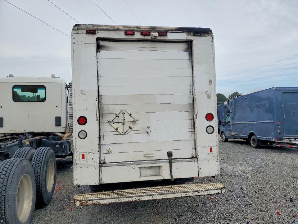 2000 Freigliner 2000 Freightliner MT45G Delivery Truck