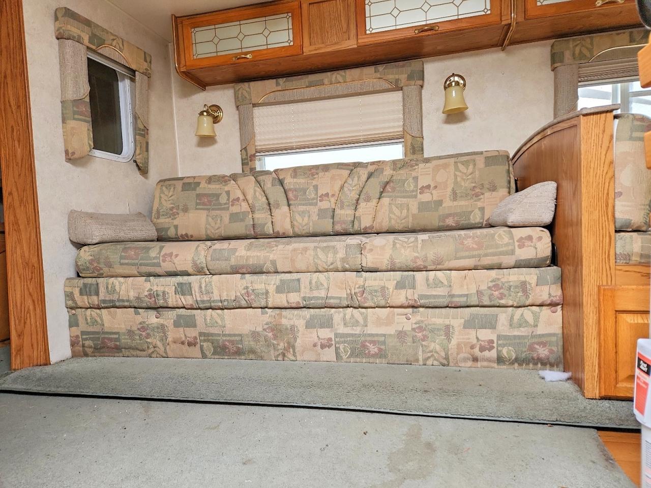 2002 Gulf Stream Conquest Camper