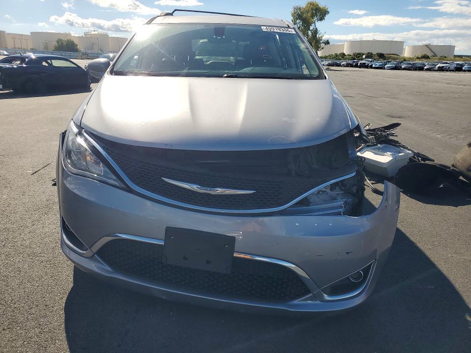 2017 Chrysler Pacifica Touring l