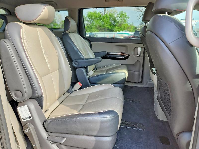 2016 KIA Sedona sx