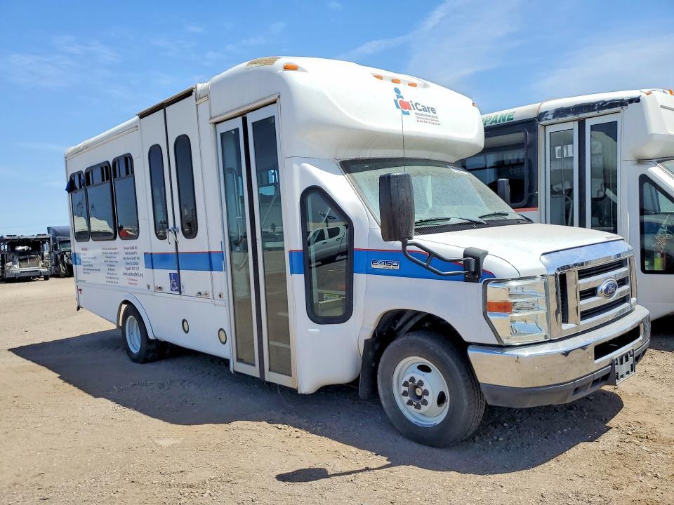 2017 Ford Econoline E450 Super Duty Cutaway Van