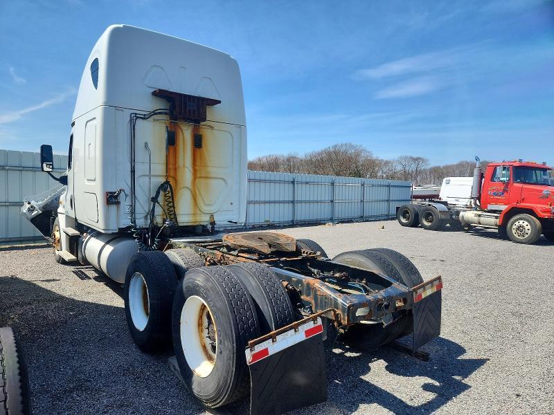 2015 Freightliner Cascadia 125 Semi Truck