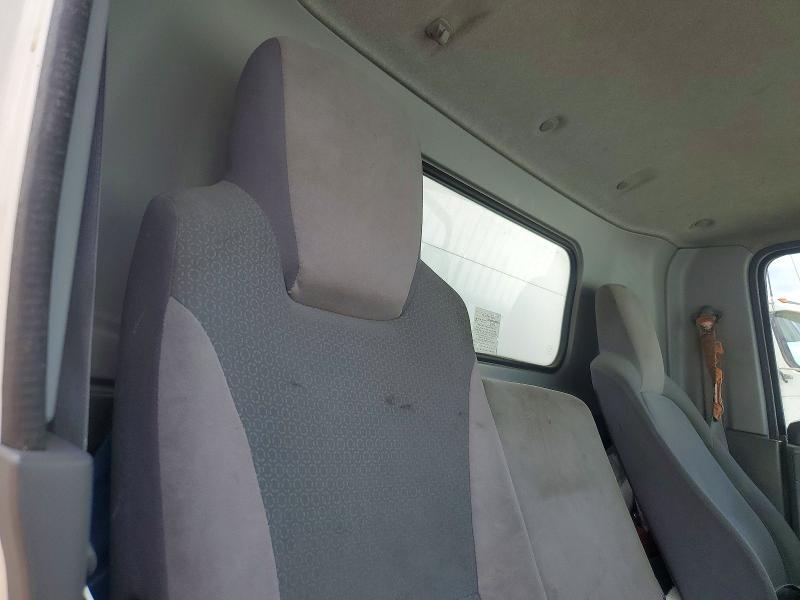 2017 Isuzu NRR BOX Truck