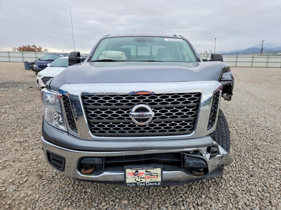 2018 Nissan Titan sv