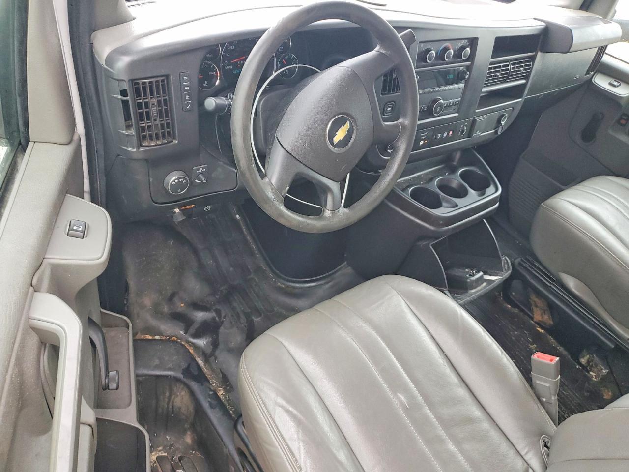 2020 Chevrolet Express BOX Truck